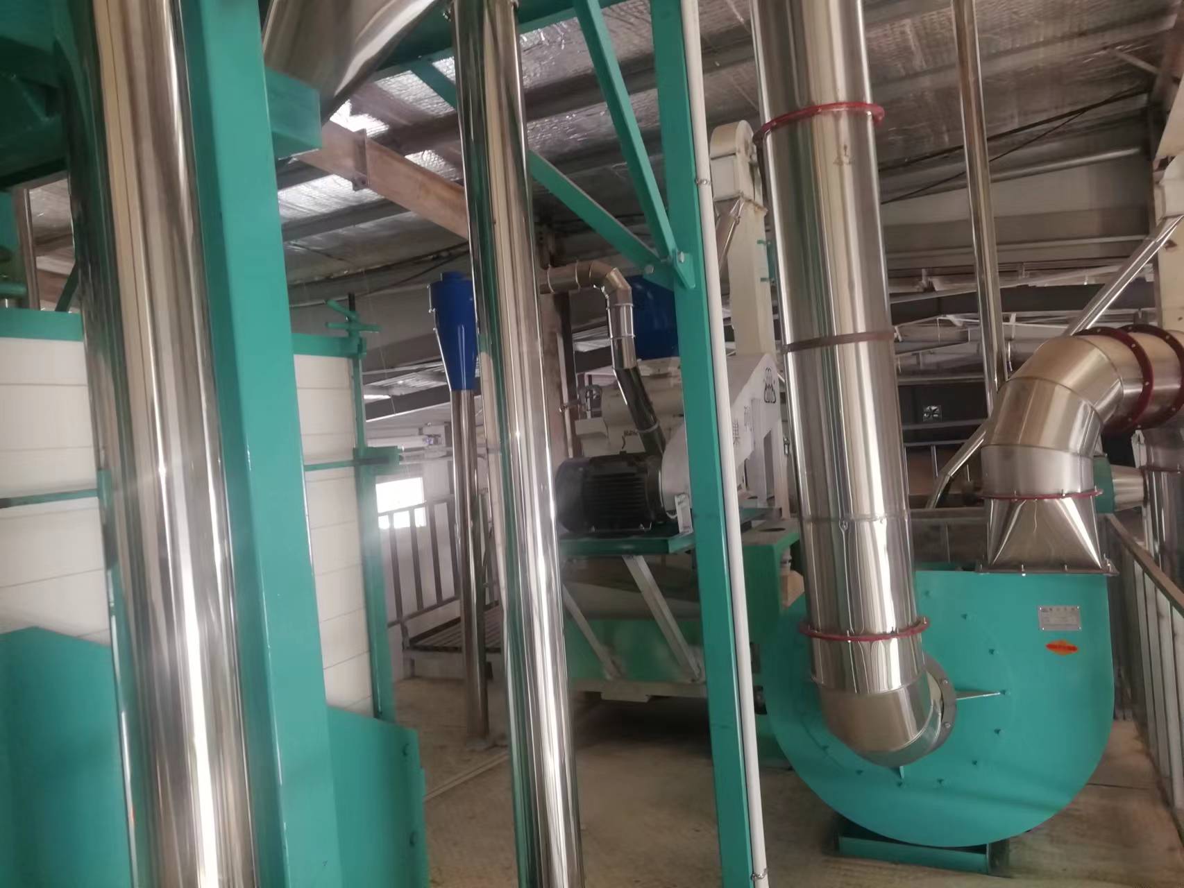 河南鶴壁市?？h六加二石磨面粉機(jī)