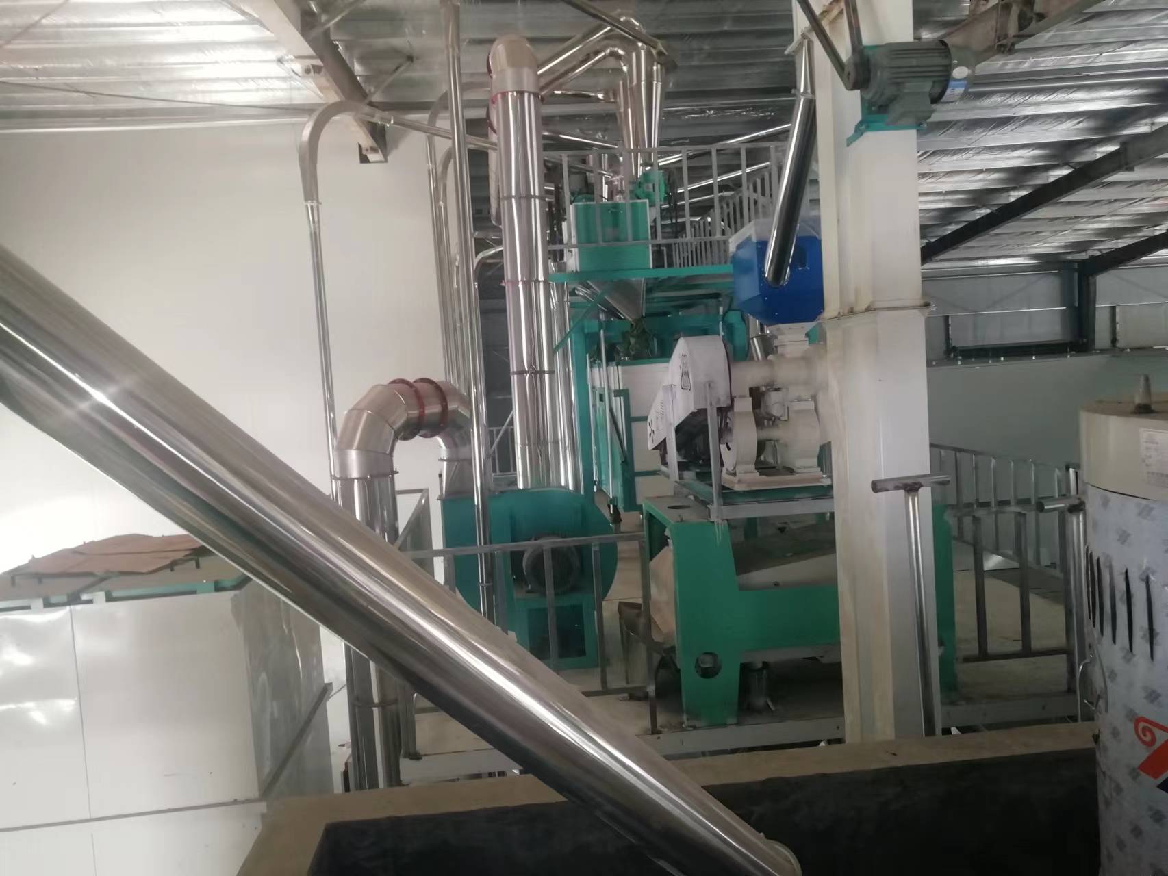 河南鶴壁市?？h六加二石磨面粉機(jī)